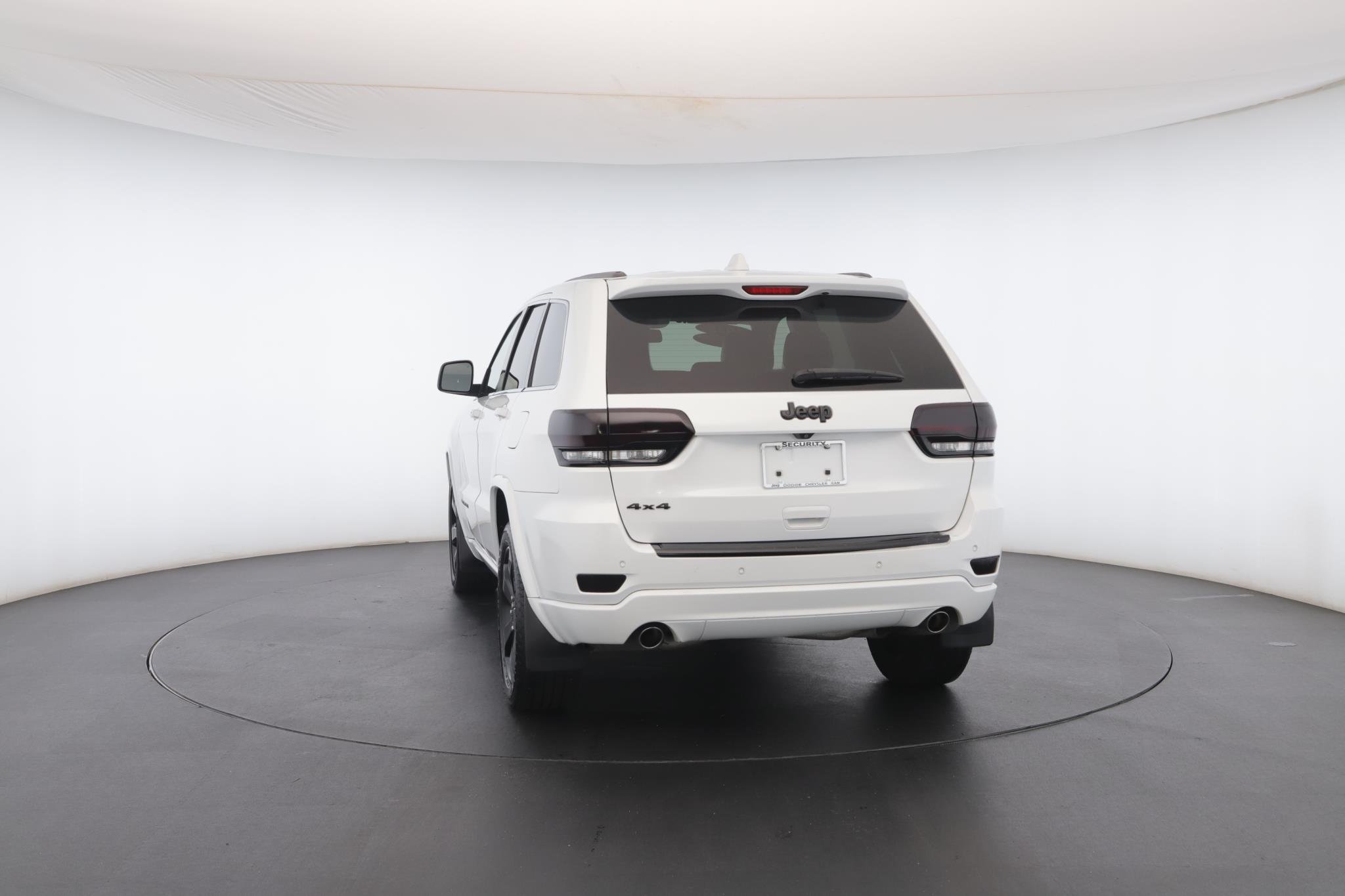 Used 2015 Bright White Clearcoat Jeep Altitude image 25
