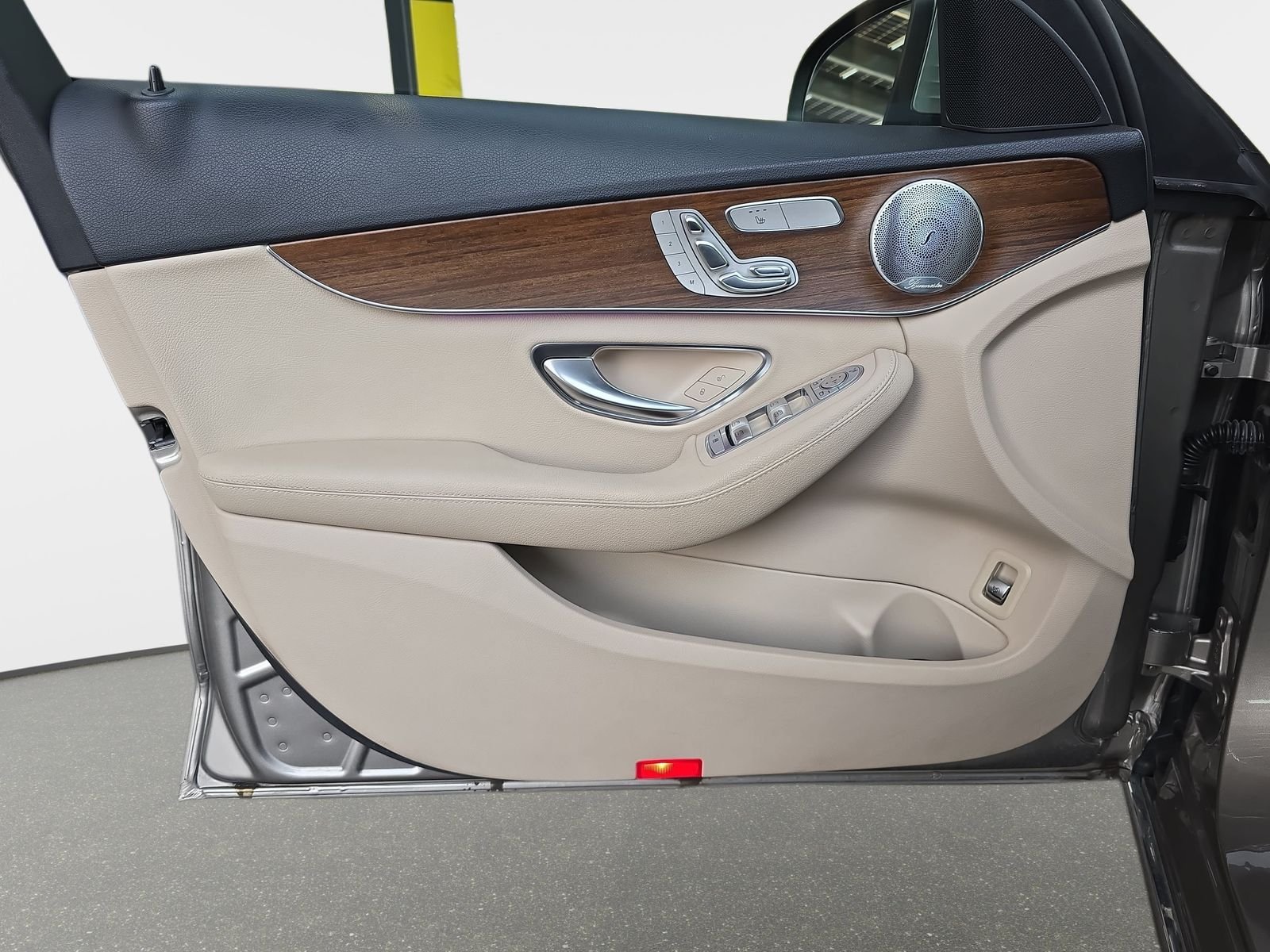 Used 2020  Mercedes-Benz C 300 image 28