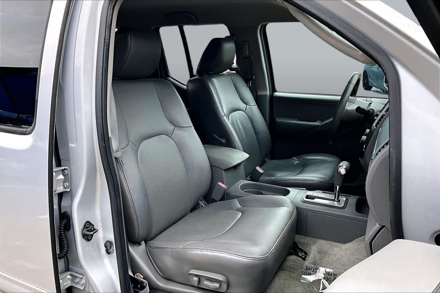 Used 2011 Radiant Silver Nissan SL image 8