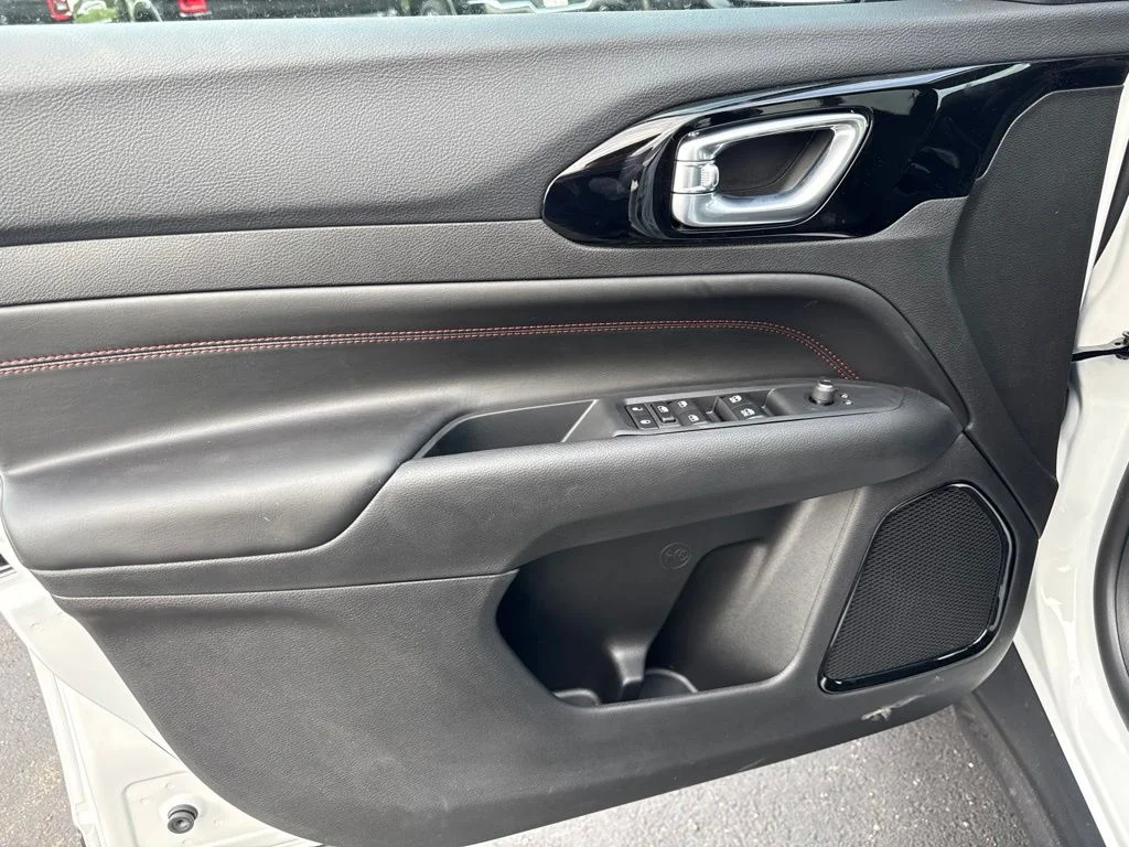 New 2026 Bright White Clear-Coat Exterior Paint Jeep Trailhawk image 16