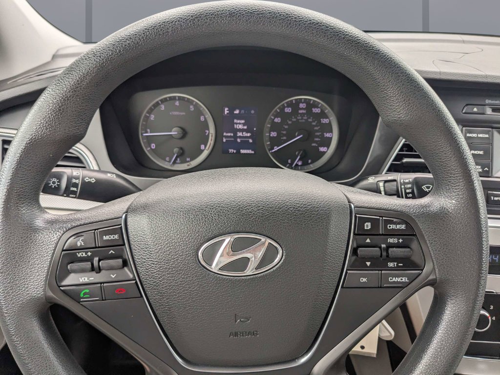 Used 2015 Gray Hyundai SE image 32