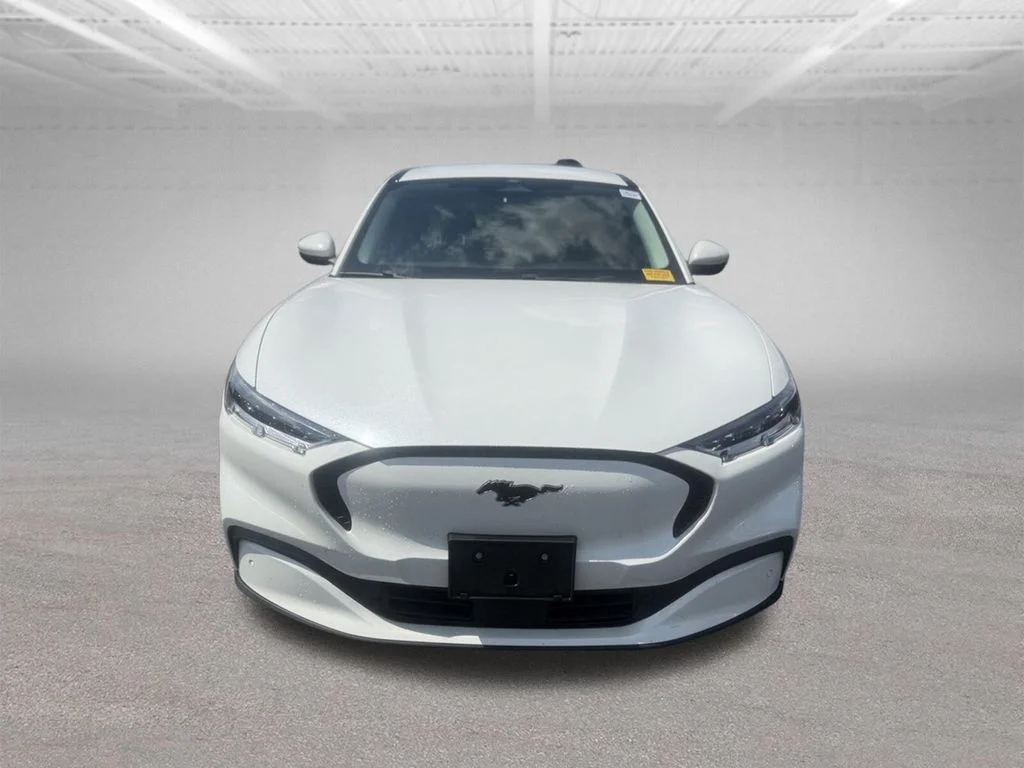 Used 2022 White Metallic Ford Select image 13