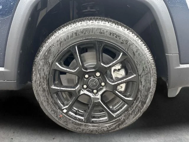 New 2026 Fathom Blue Pearl-Coat Exterior Paint Jeep Latitude image 25