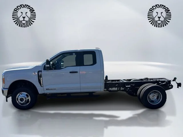 New 2026 Oxford White Ford F-350® XL image 10