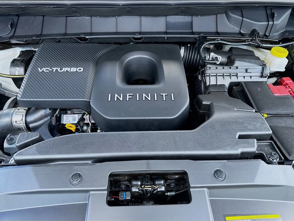 New 2027 2T RAD WHT INFINITI Sport AWD image 33