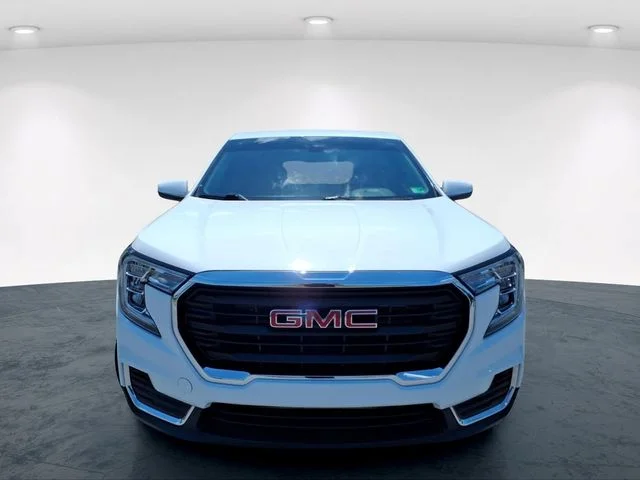 Used 2023 White GMC SLE image 4