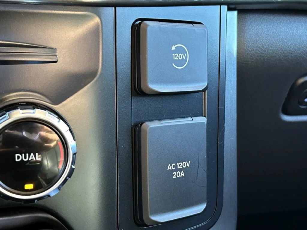 Used 2023 Black Metallic Ford Lariat image 32