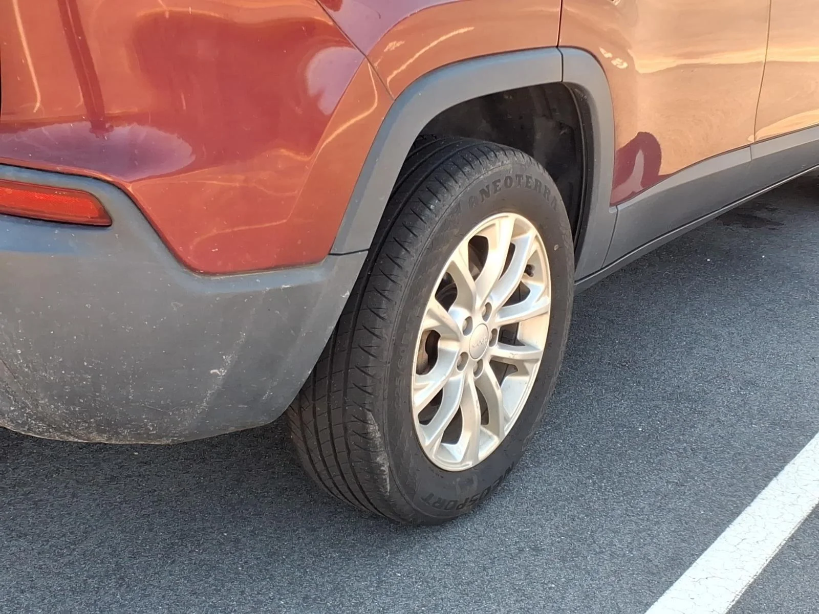 Used 2019 Velvet Red Pearlcoat Jeep Latitude image 11