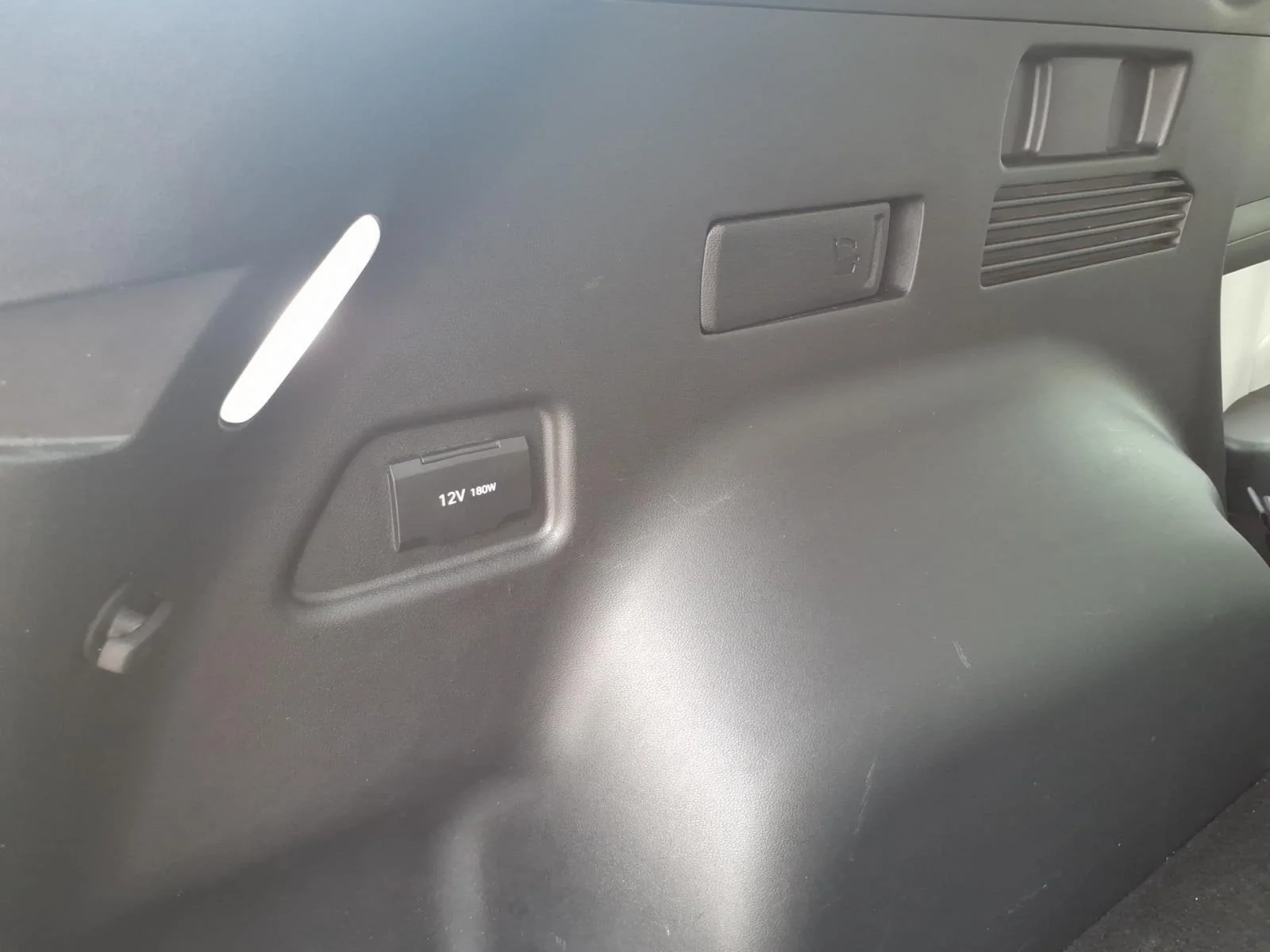 Used 2025 Shimmering Silver Hyundai SEL image 32