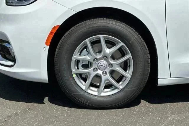 2026 Chrysler Pacifica Select - Photo 26