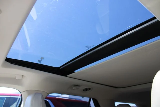 Used 2021 White Ford Platinum image 28