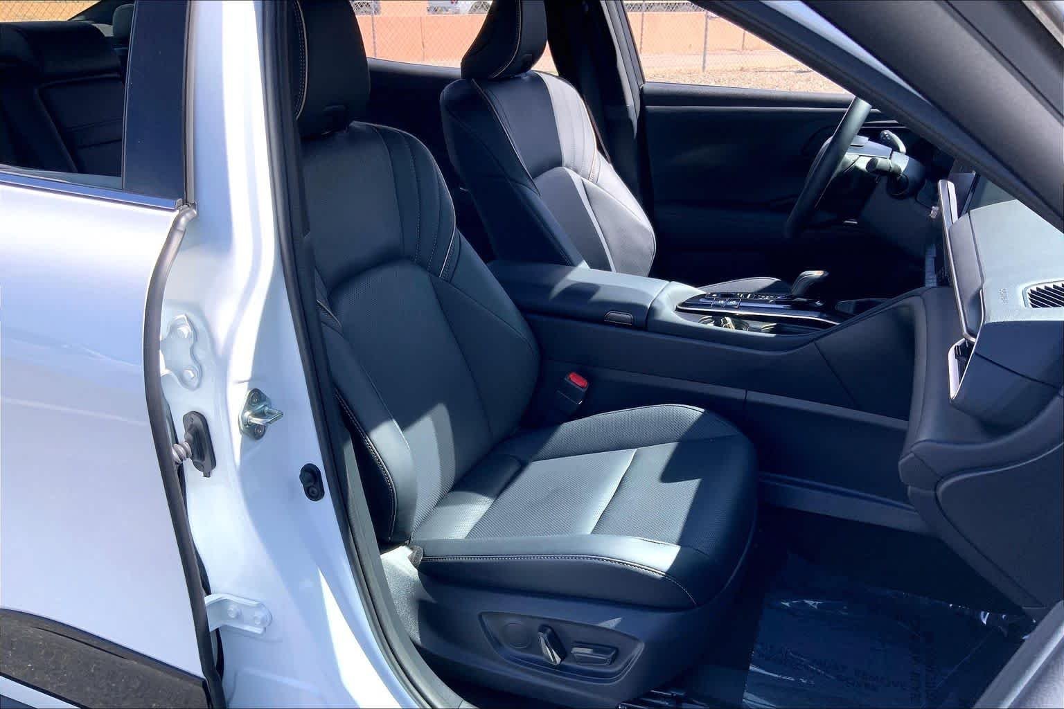 2026 Toyota Crown XLE - Photo 8