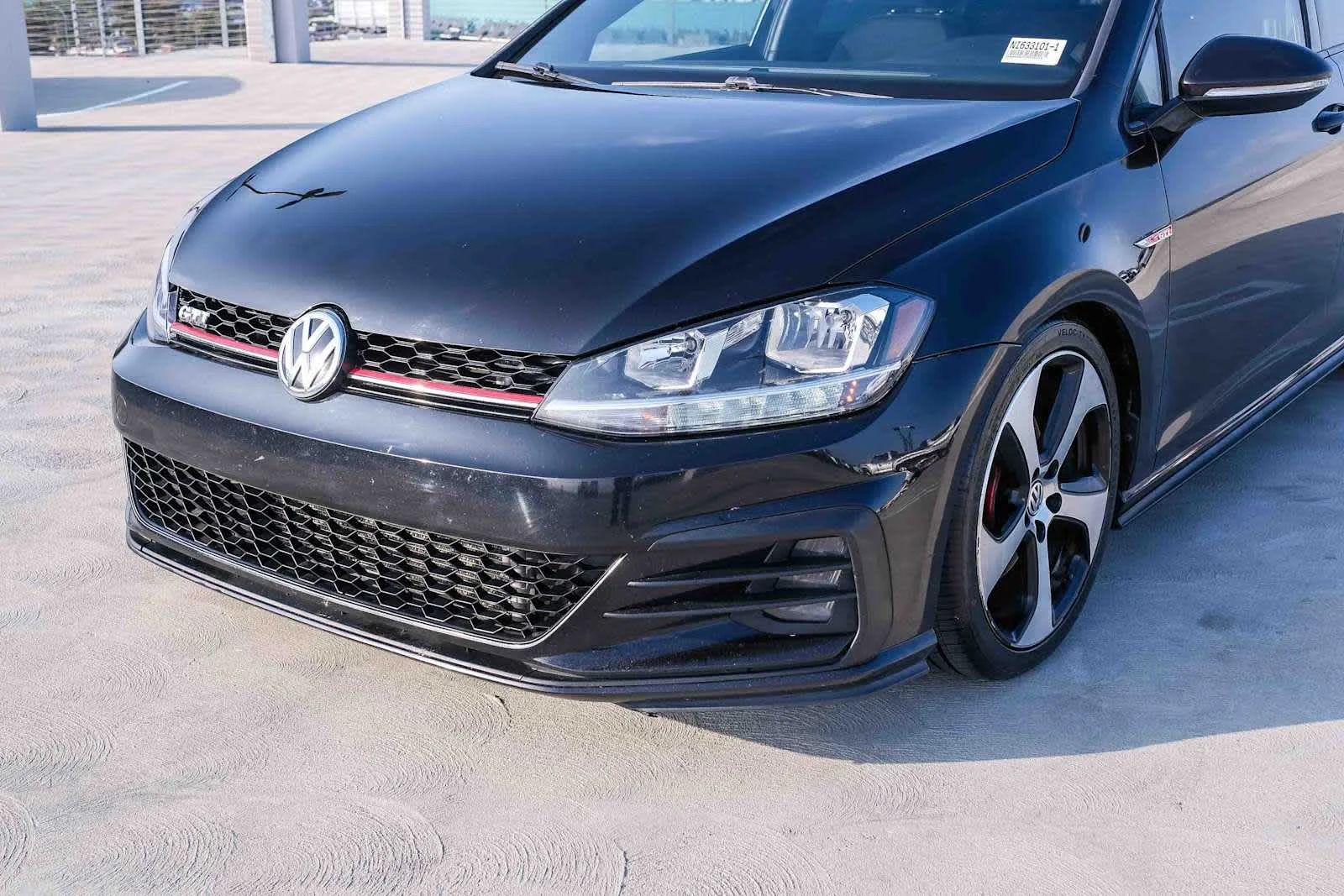Used 2018 Deep Black Pearl Metallic Volkswagen S image 10