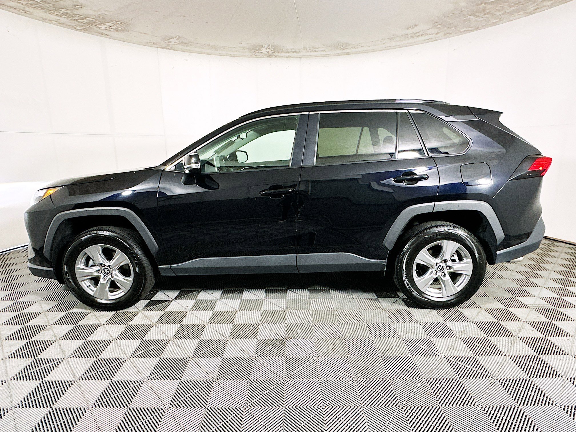 2024 Toyota RAV4 thumbnail 8