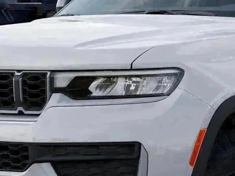 New 2026 Bright White Clearcoat Jeep Laredo image 10