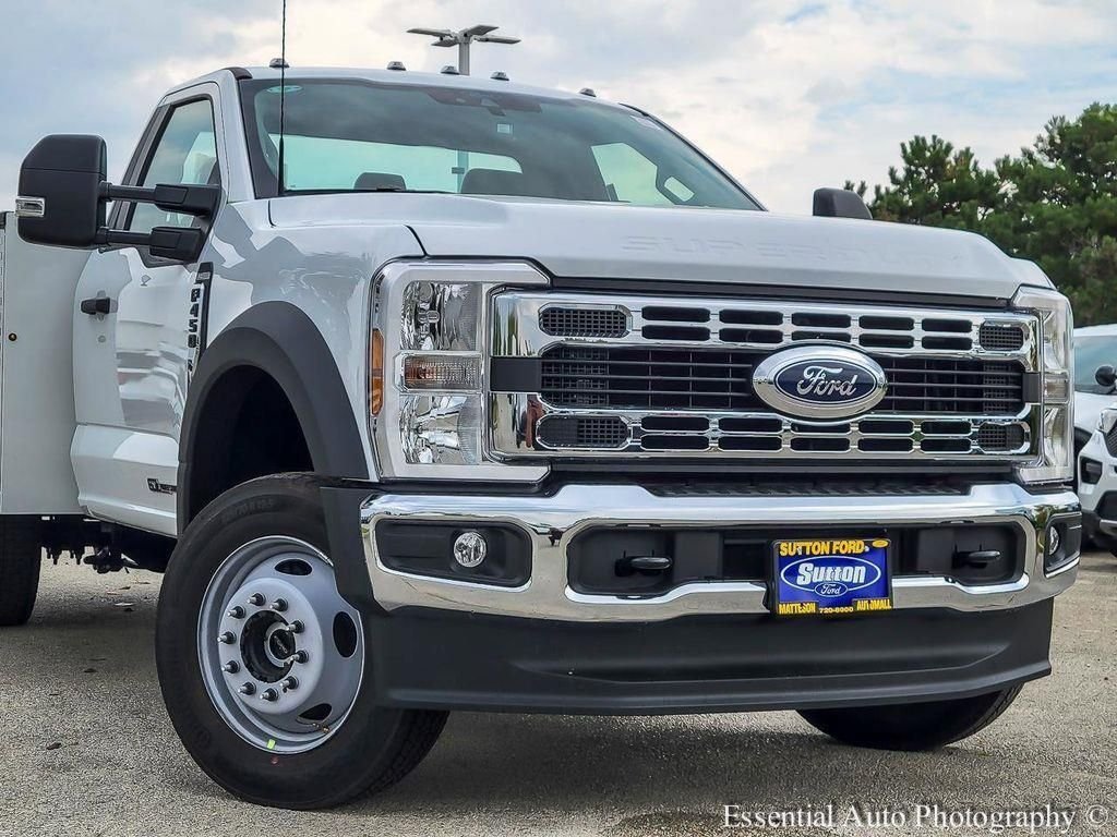 New 2025 Oxford White Ford F-450® XL image 2