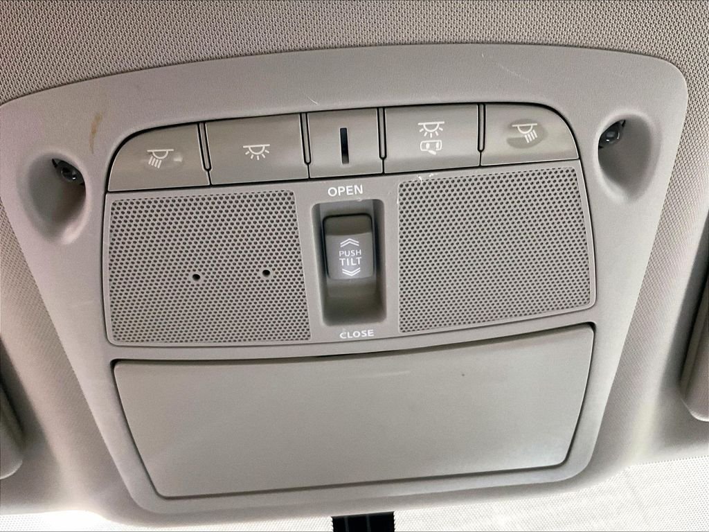 Used 2018 Gray Nissan SL image 27