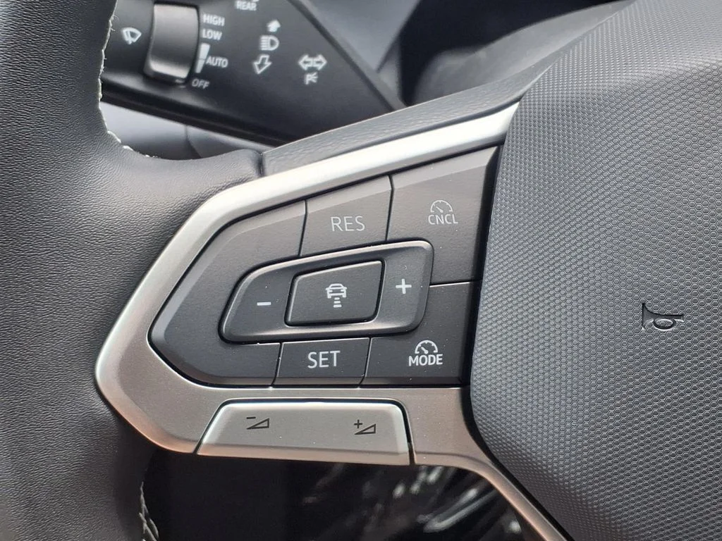 New 2026 Pure White Volkswagen 2.0T SE image 15