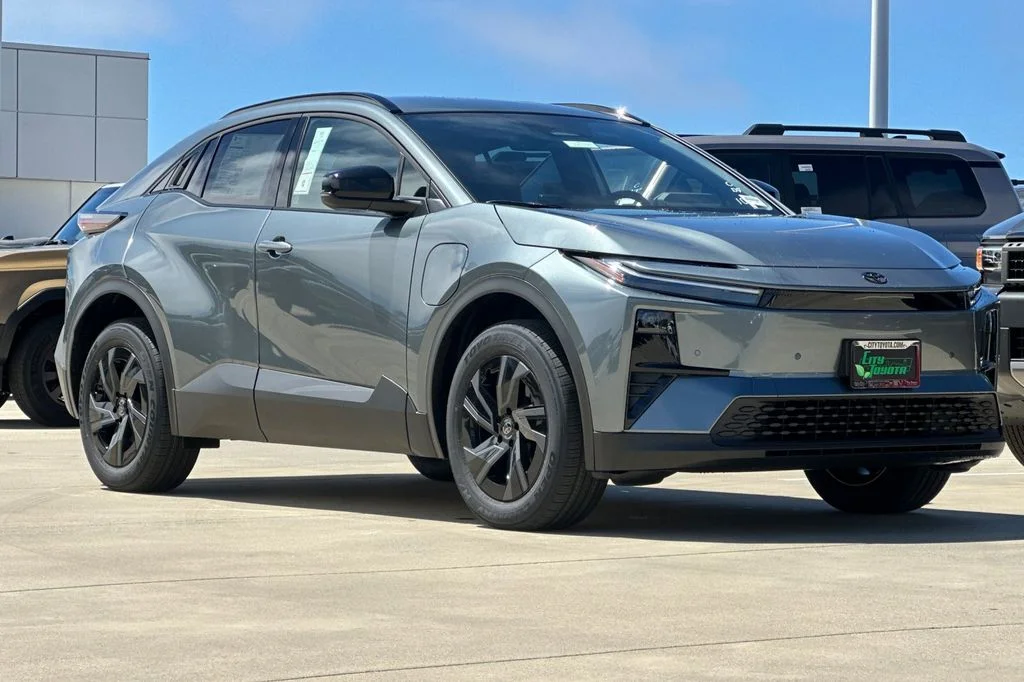 New 2026 Overcast Toyota  SE image 2
