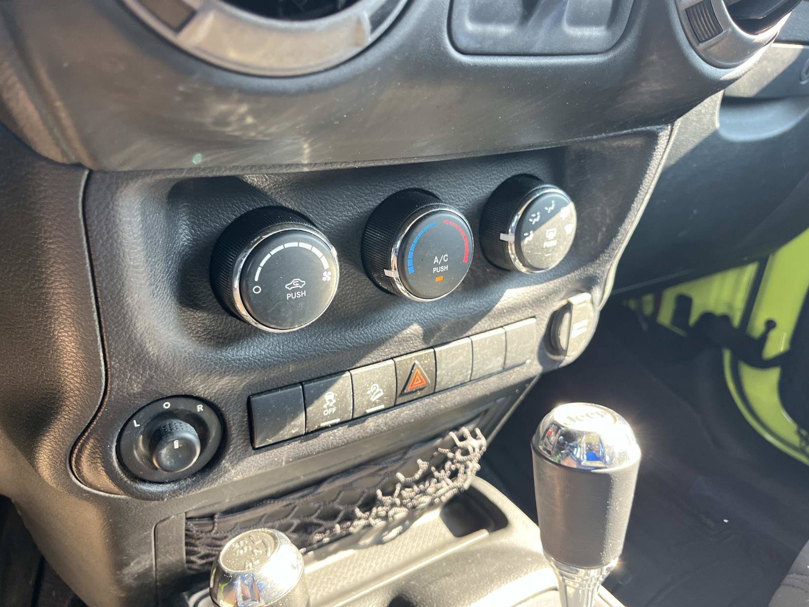 Used 2017 Hypergreen Clearcoat Jeep Sport image 28