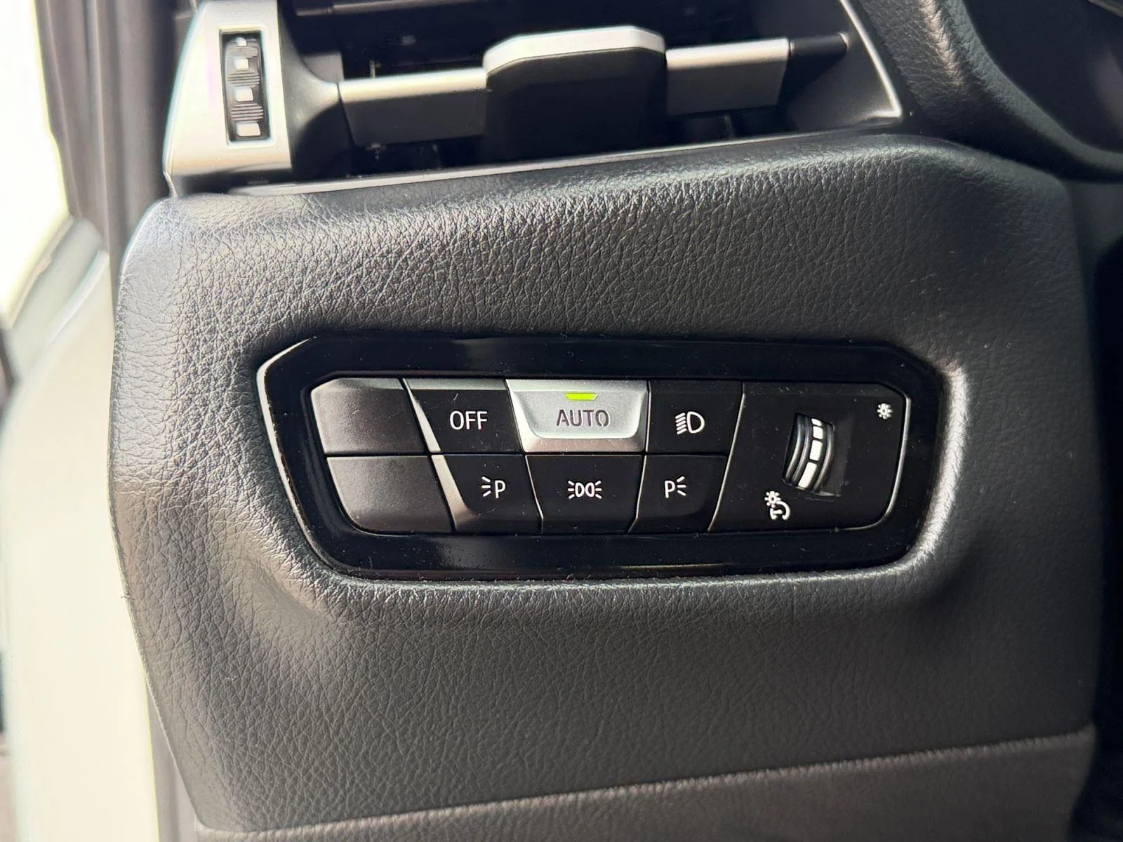 Used 2021  Toyota 3.0 Premium image 39