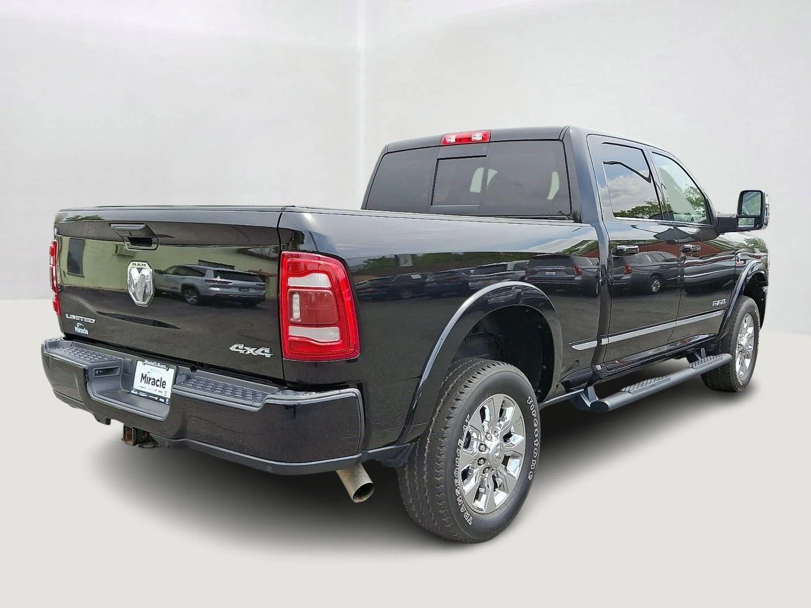 Used 2023 Diamond Black Crystal Pearlcoat Ram Limited image 7