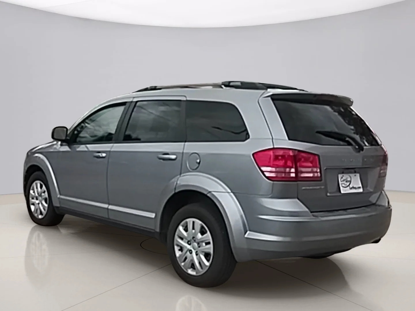 Used 2018 Silver Dodge SE image 3