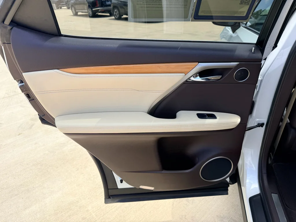 Used 2016 Eminent White Pearl Lexus Base image 23