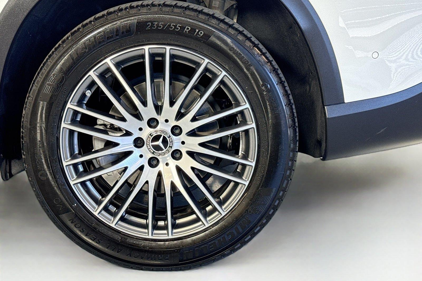 Used 2026 Polar White Mercedes-Benz GLC 300 image 30