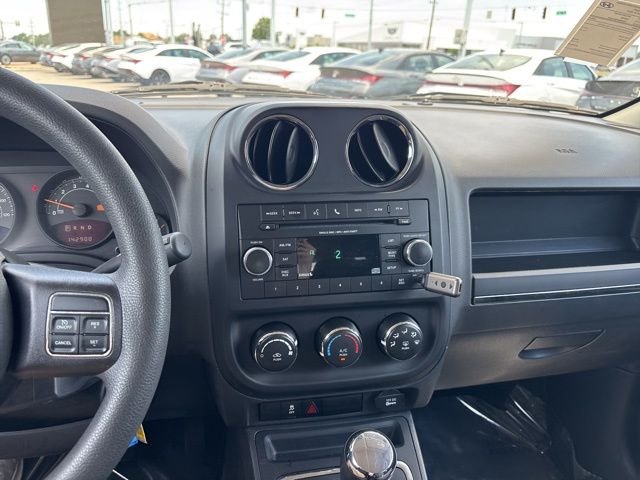 Used 2016 White Jeep Sport image 21