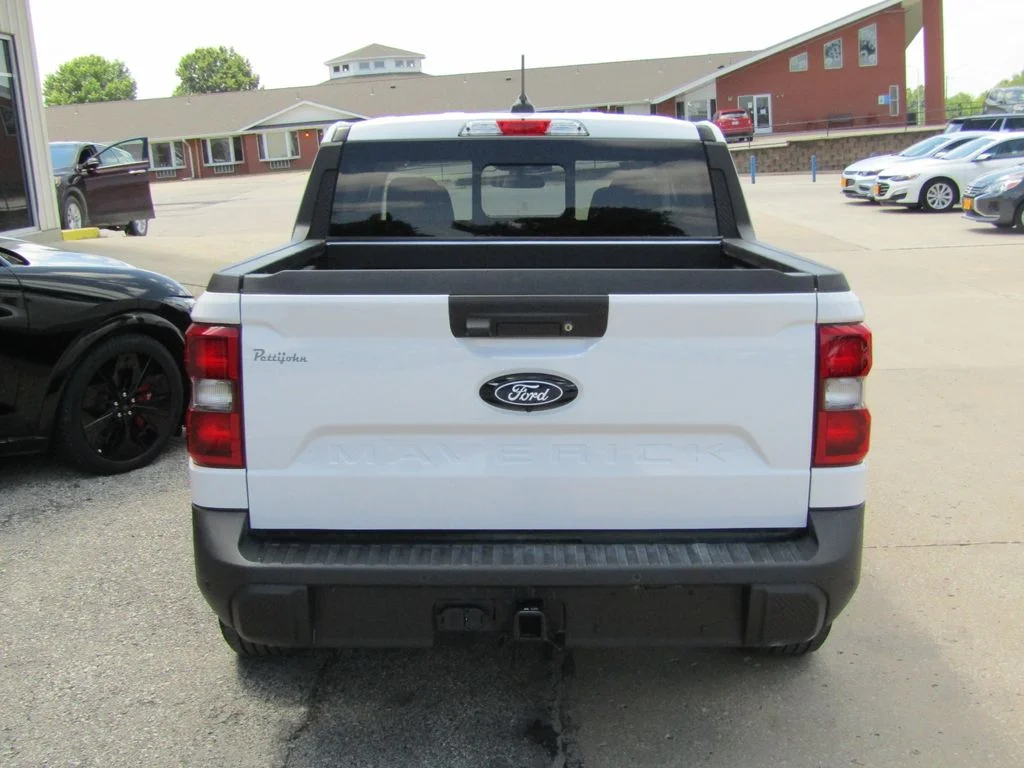 Used 2025 White Ford Lariat image 4