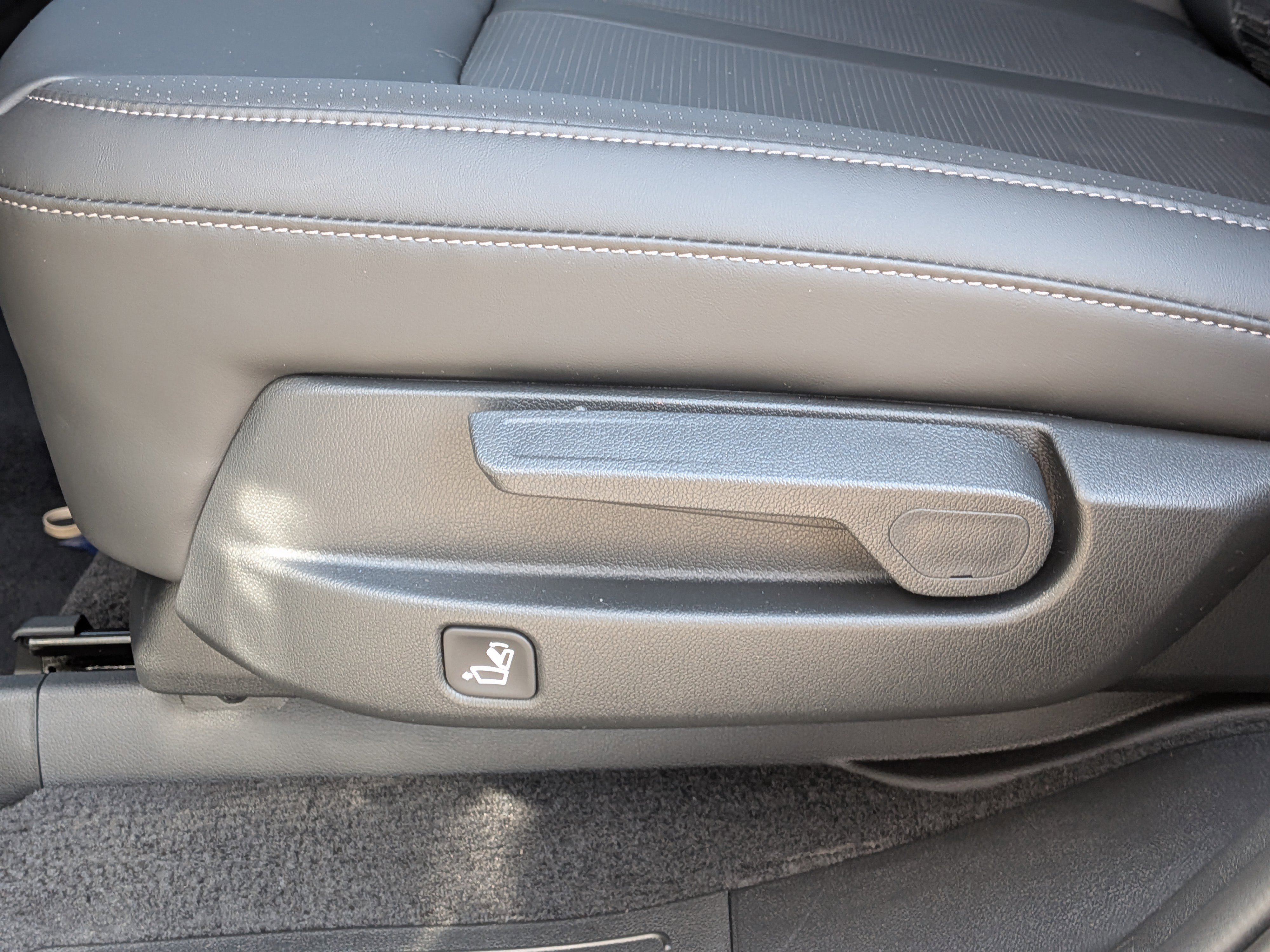 New 2026 Wolf Gray Kia S image 16