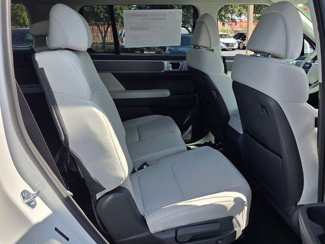 New 2027 White Hyundai SE FWD image 13