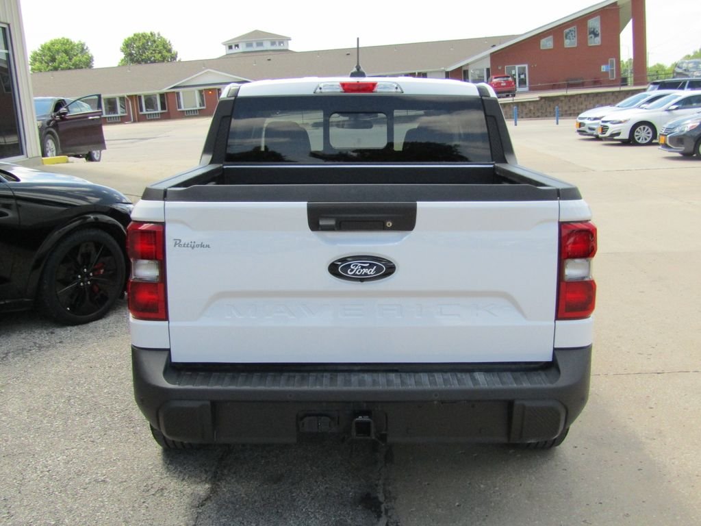 Used 2025 White Ford Lariat image 4
