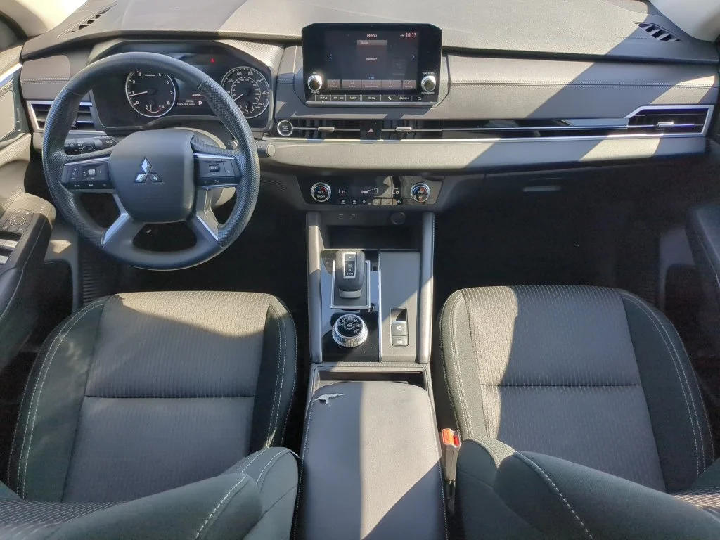 Used 2024 Silver Mitsubishi ES image 12