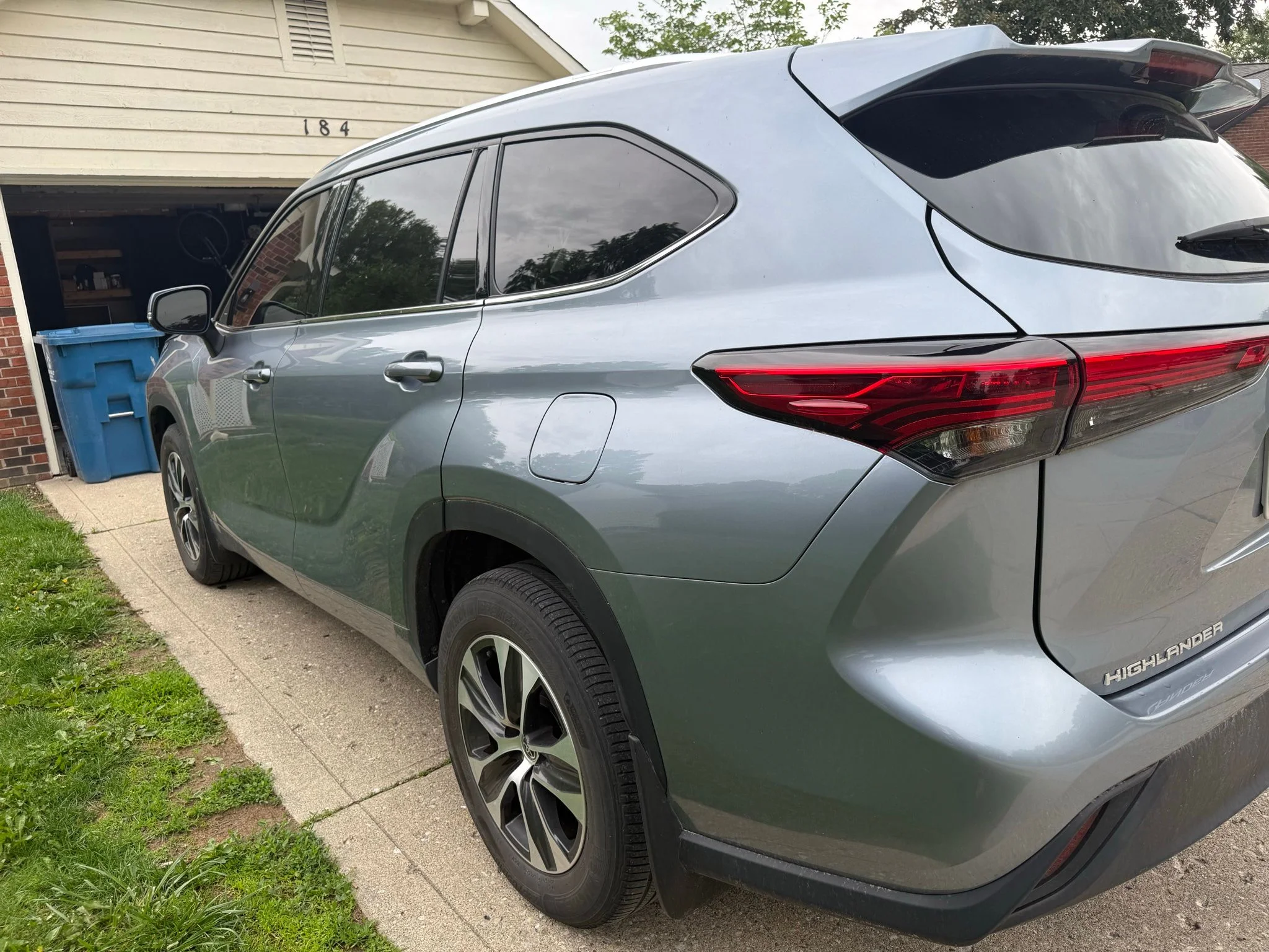 Used 2021 Silver Toyota XLE image 10