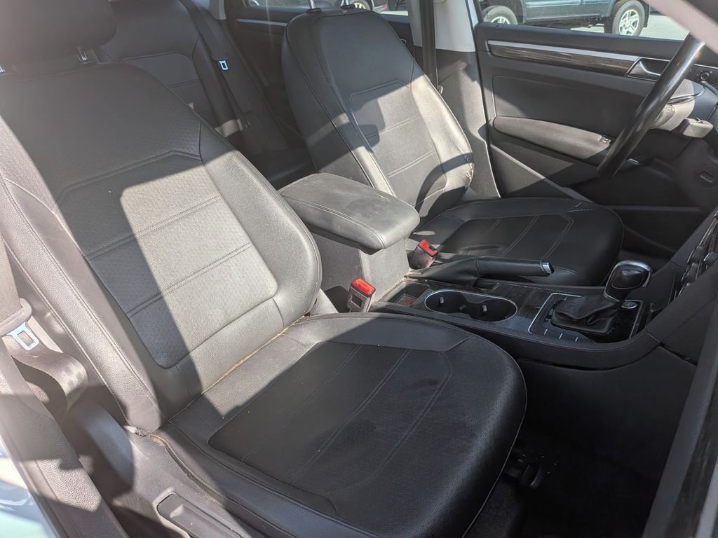 Used 2017 White Volkswagen 1.8T SE image 27