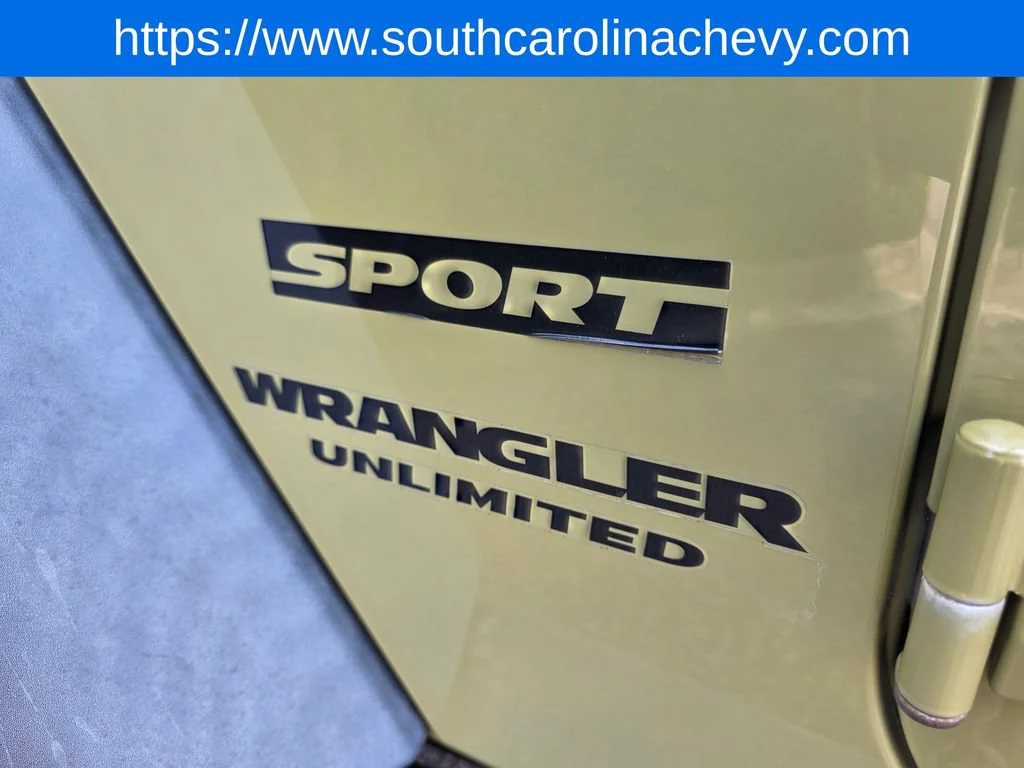 Used 2013 Green Jeep Sport image 31