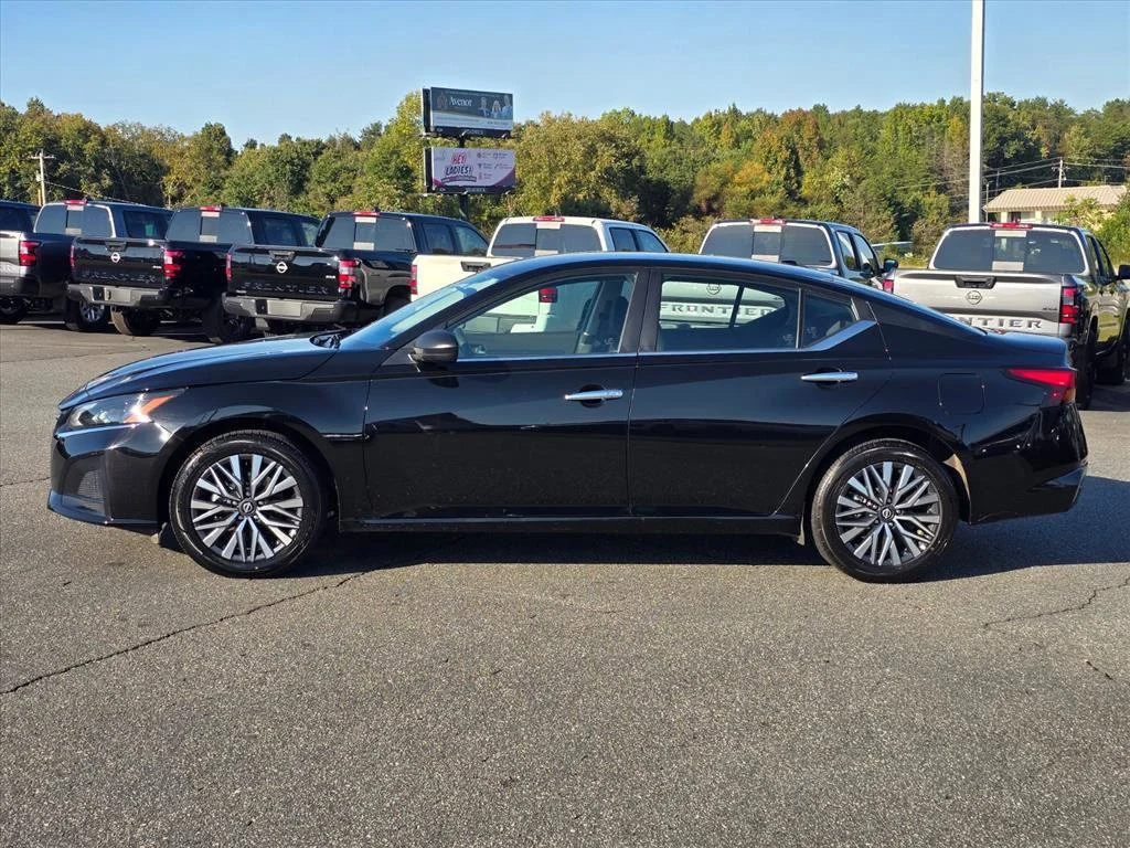 Used 2025 Black Nissan 2.5 SV image 21