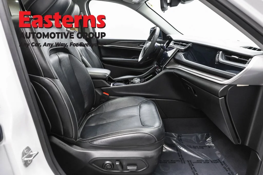 Used 2023 White Jeep 4xe image 29