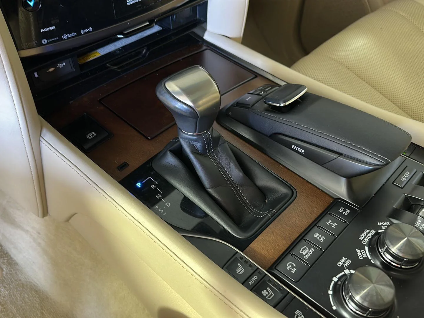 Used 2018 Eminent White Pearl Lexus LX 570 image 20