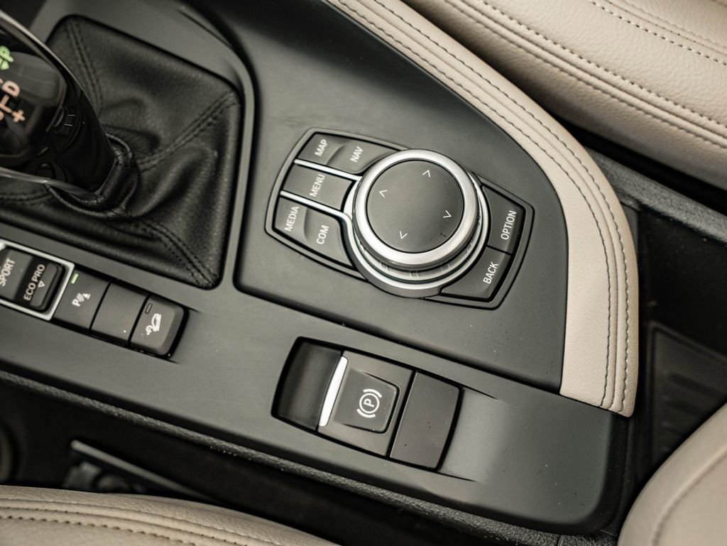 Used 2021 Mineral Gray Metallic BMW xDrive28i image 41