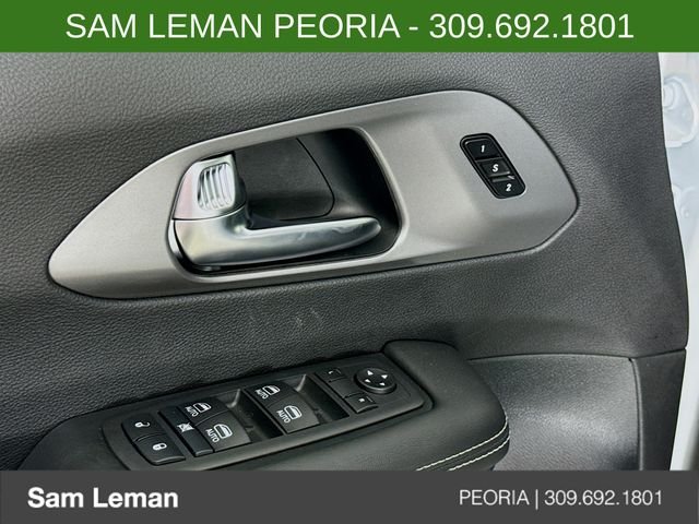 2026 Chrysler Pacifica Select - Photo 18