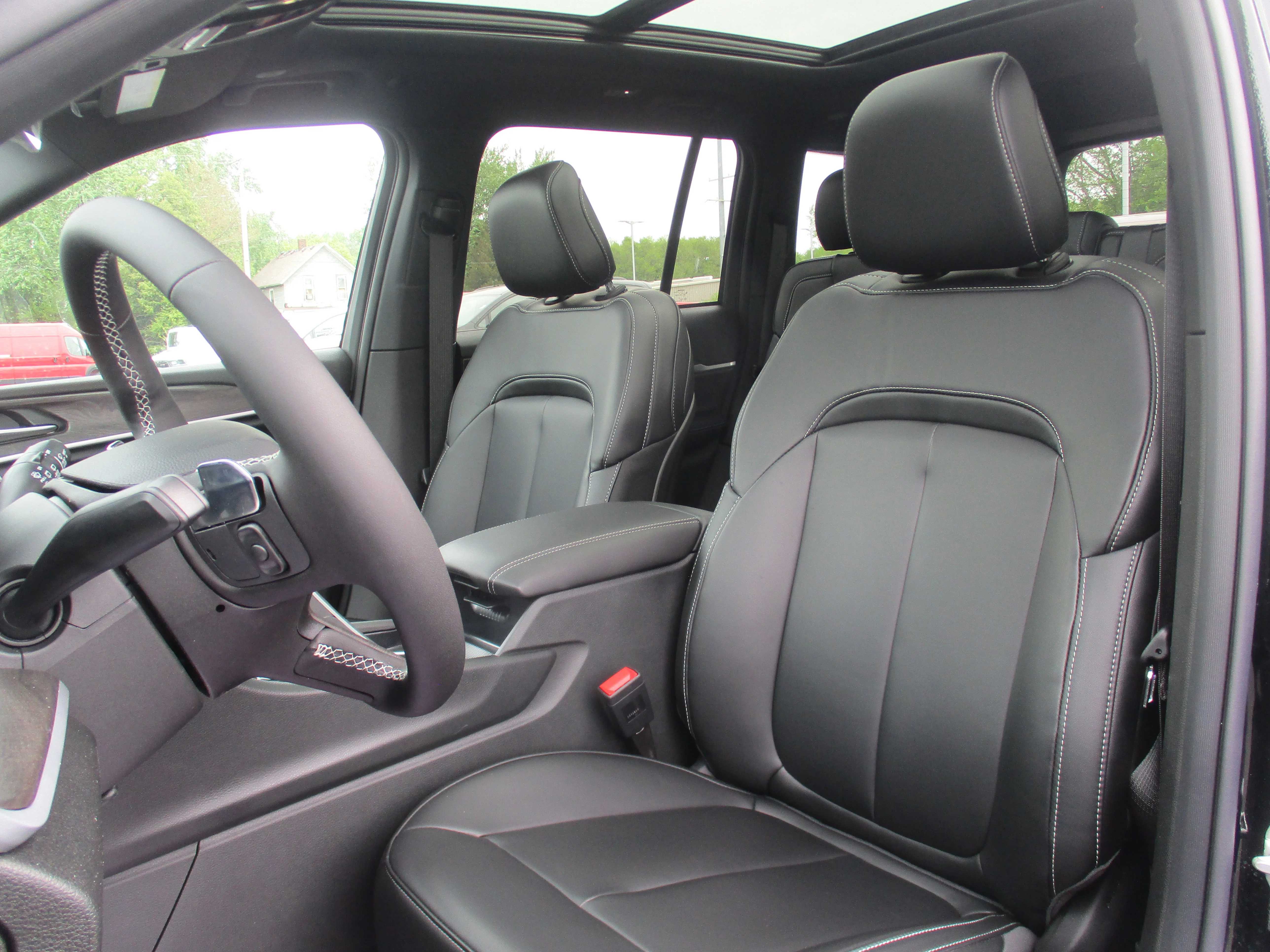 New 2026 Diamond Black Crystal Pearl-Coat Exterior Paint Jeep Limited image 20