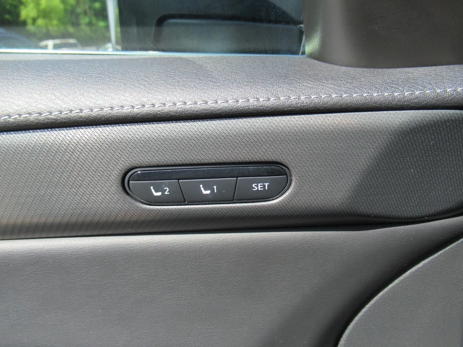 Used 2023 Black INFINITI LUXE image 21