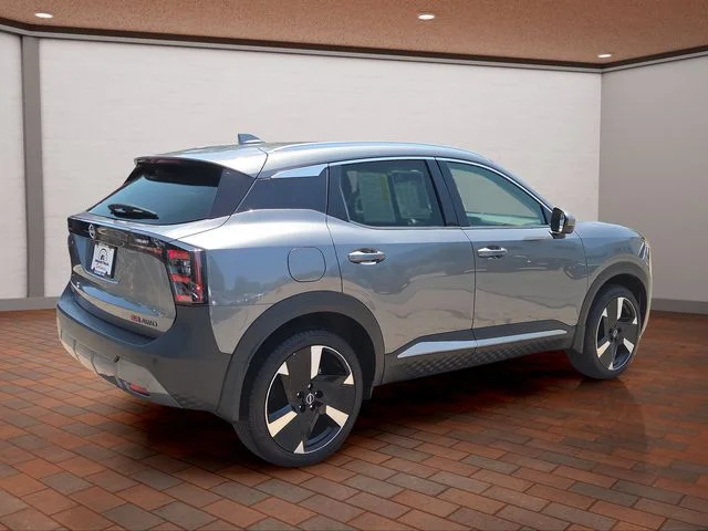 Used 2025 Gray Nissan SR image 3