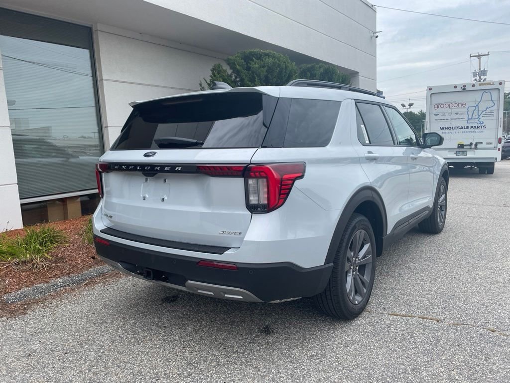 New 2026 Space White Metallic Ford Active image 7