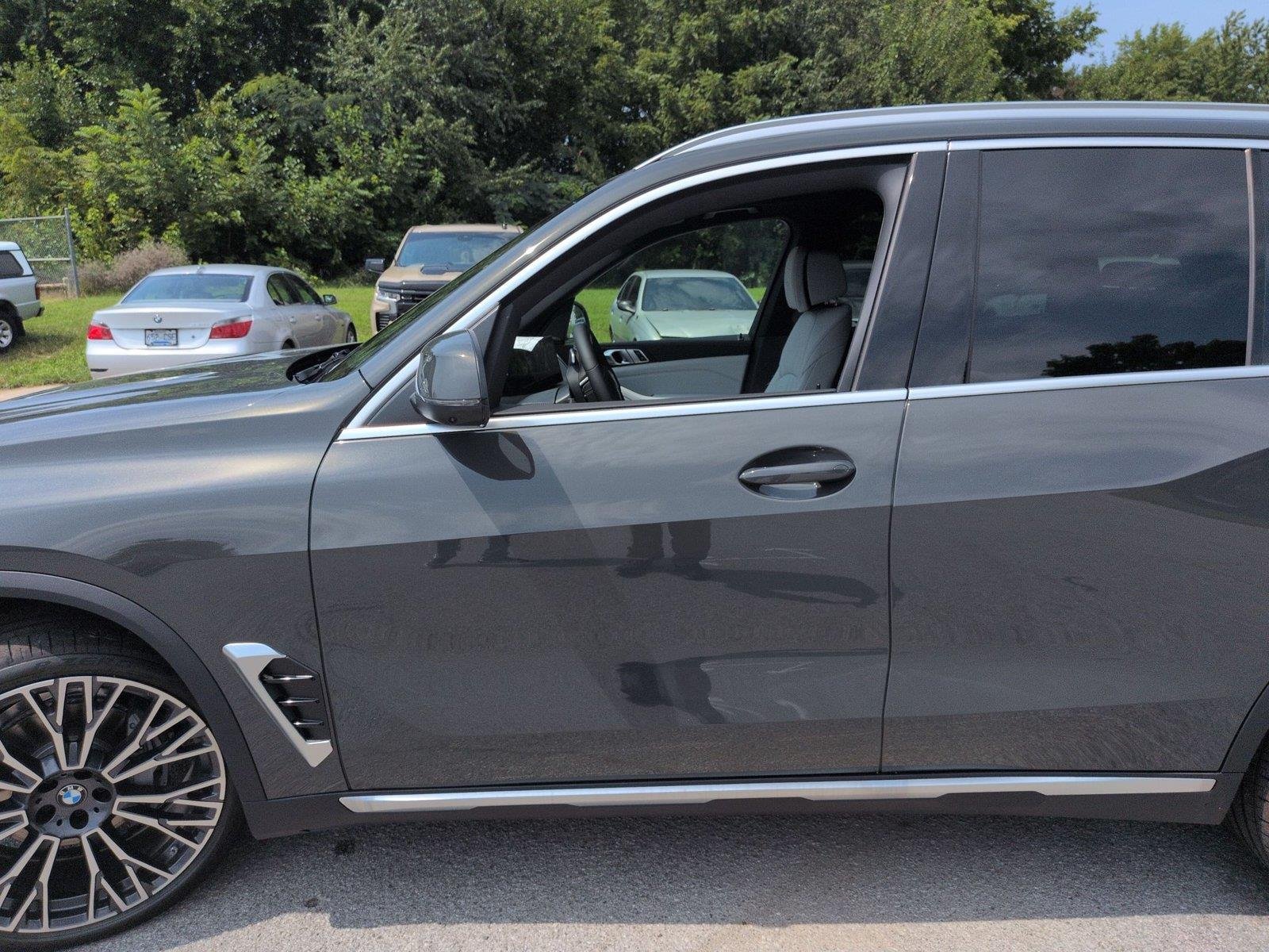 New 2026 Dravit Grey Metallic BMW xDrive40i image 14