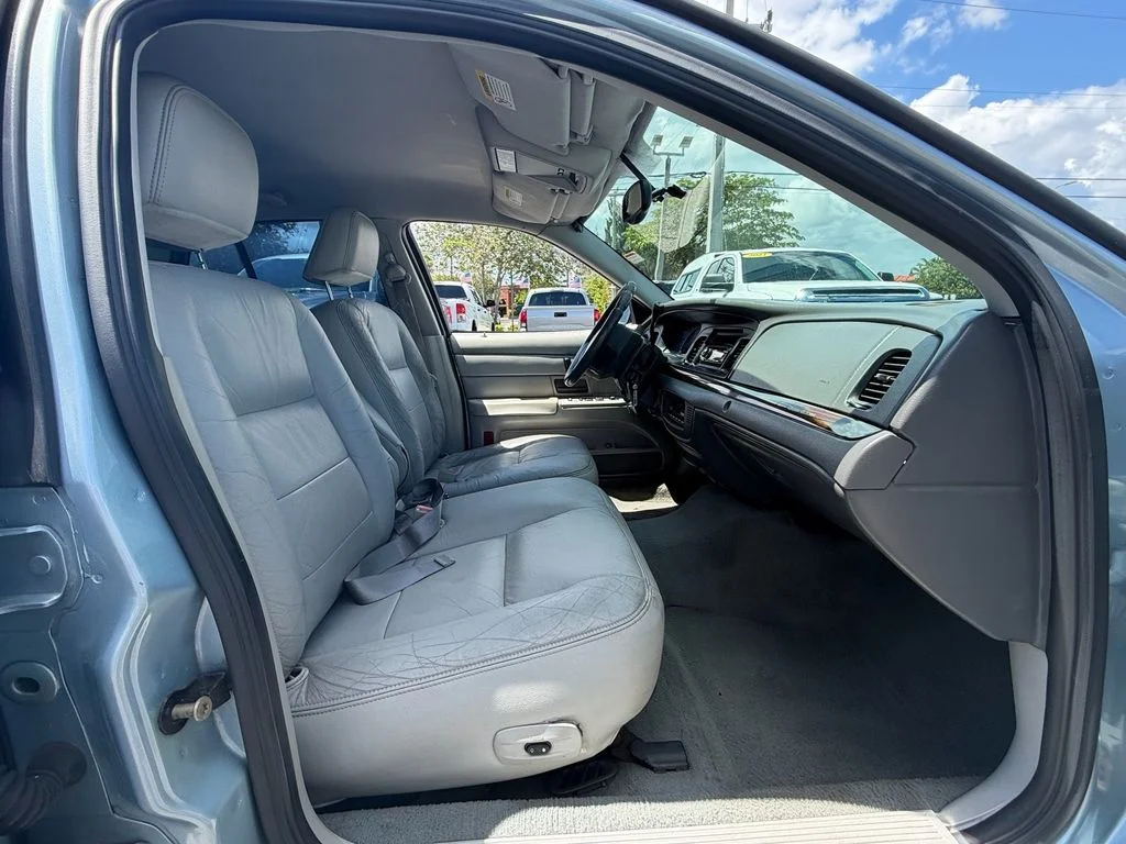Used 2005 Silver Ford LX image 15
