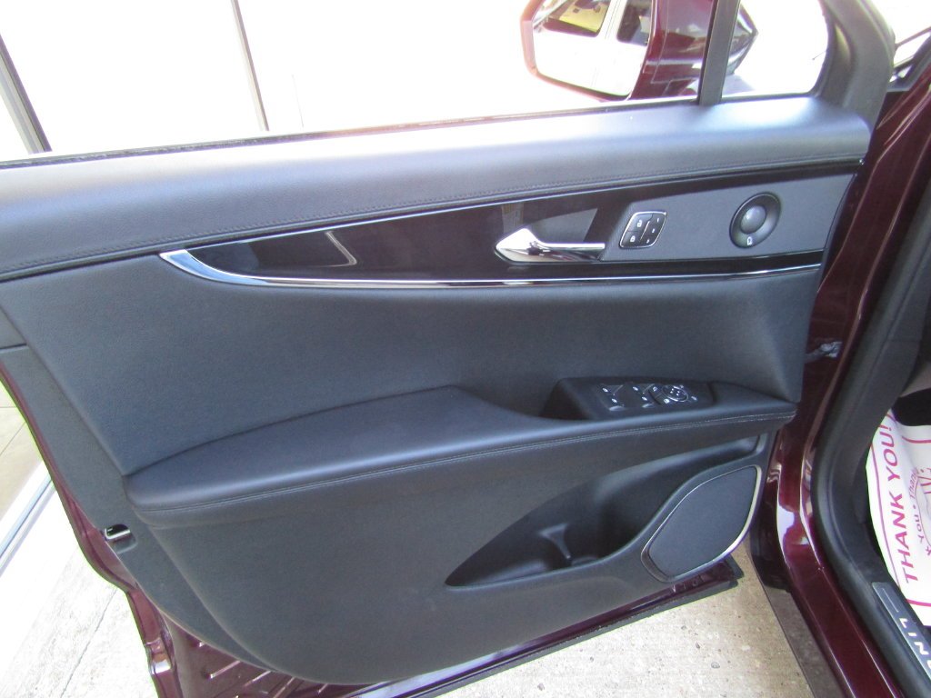 Used 2023 Red Lincoln Reserve image 25